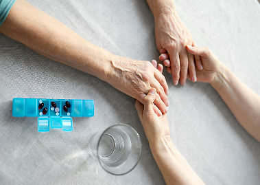 مساعدة كبار السن